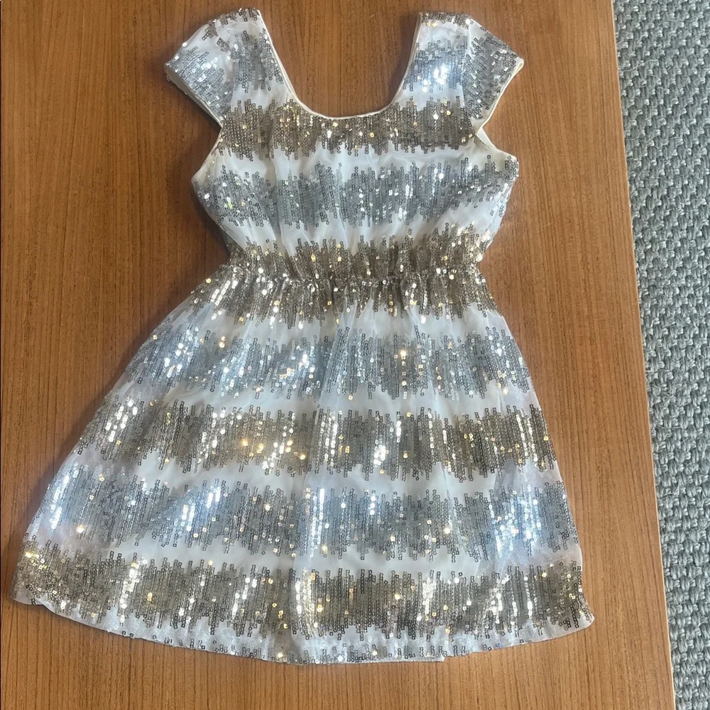 white bow cocktail dress Livvy Back Mini Dimension:65.38 L x 17.5 W x 39.25 H inches Brides hosting bachelorette parties mom-collection Richlylian Women's Sweetheart Neckline